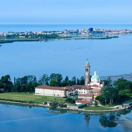 Отель Merano 3*